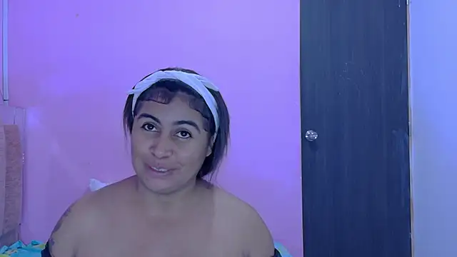 Snapshot of AndreaSweet2 chatting on July 15, 7:52 pm AndreaSweet2 online show from July 15, 7:52 pm