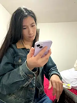 crhong666 online show from November 8, 12:00 am