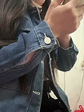 crhong666 online show from March 11, 12:27 am