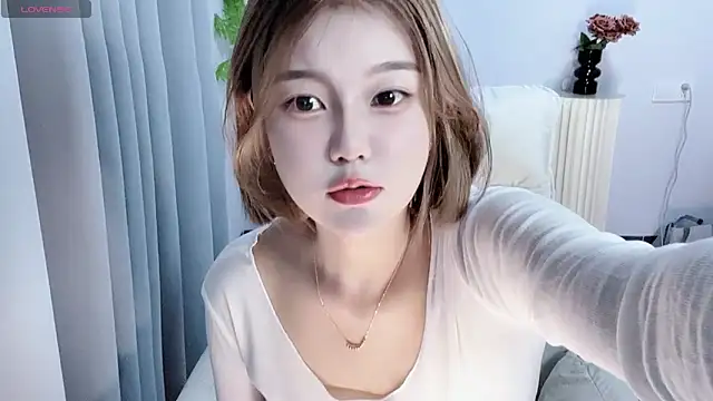 Snapshot of Lee-99 chatting on September 11, 7:47 pm Lee-99 online show from September 11, 7:47 pm