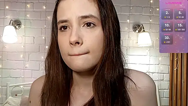 Honeey Beee online show from December 14, 4:23 pm