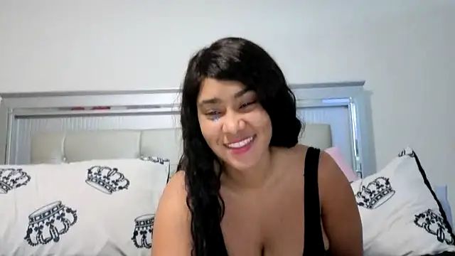Snapshot of LuckyKhloe chatting on September 17, 1:24 pm LuckyKhloe online show from September 17, 1:24 pm