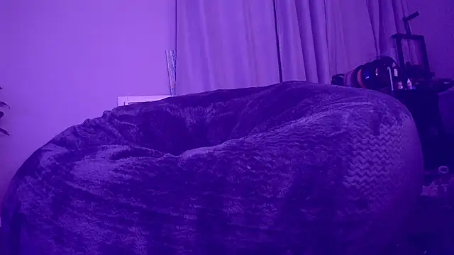 Snapshot of LeeCox chatting on February 11, 2:24 pm LeeCox online show from February 11, 2:24 pm