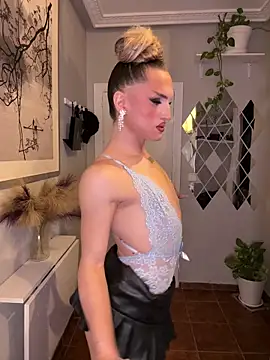 Snapshot of lacattiva chatting on October 8, 8:28 pm lacattiva online show from October 8, 8:28 pm