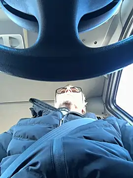 Axl hot online show from February 6, 10:07 am