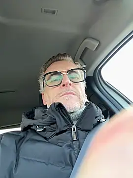 Axl hot online show from February 22, 8:57 am