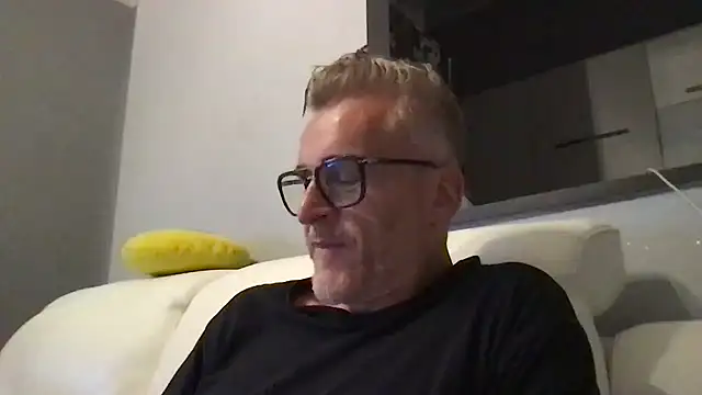 Snapshot of Axl_hot chatting on June 10, 7:46 pm Axl hot online show from June 10, 7:46 pm