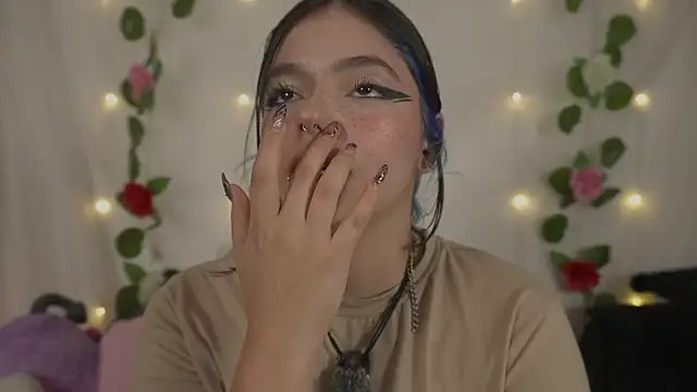 Snapshot of cutee_andrea chatting on June 19, 2:27 am cutee andrea online show from June 19, 2:27 am