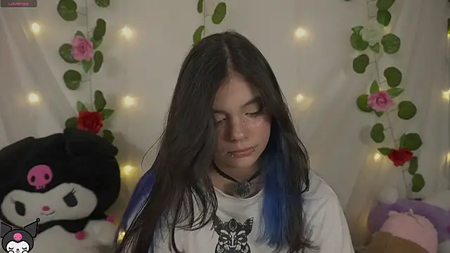 Snapshot of cutee_andrea chatting on June 23, 2:53 am cutee andrea online show from June 23, 2:53 am