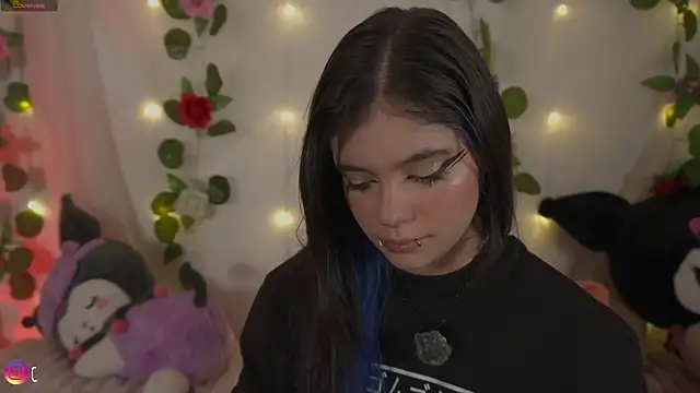 Snapshot of cutee_andrea chatting on July 6, 1:24 am cutee andrea online show from July 6, 1:24 am