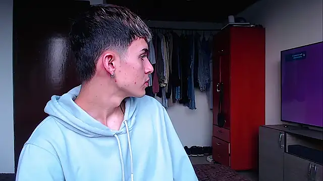 john vichenso online show from December 15, 9:30 pm