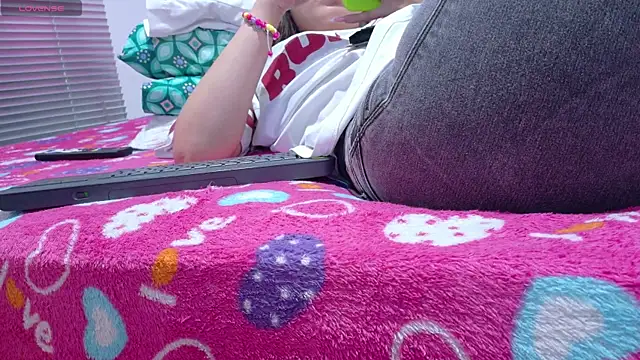 Alhara Luna online show from April 14, 1:00 am