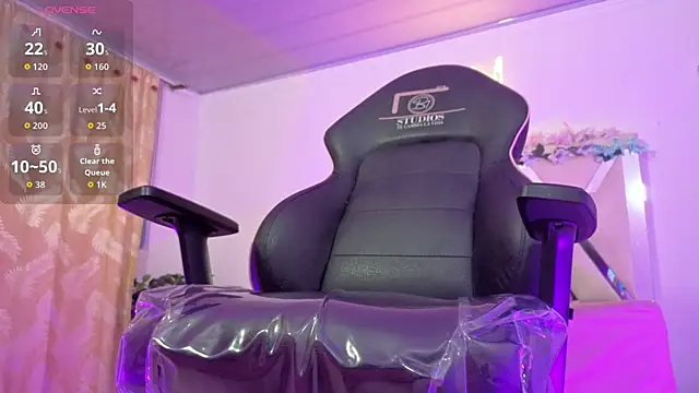 ZURY TAY online show from March 14, 11:37 am