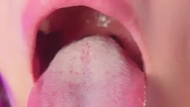 Snapshot of heiley_moon chatting on September 28, 12:10 pm heiley moon online show from September 28, 12:10 pm