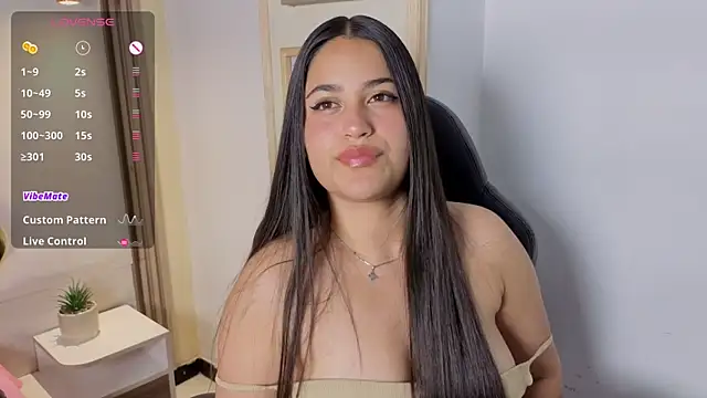 Snapshot of gabyjoness_ chatting on April 9, 6:41 am gabyjoness online show from April 9, 6:41 am