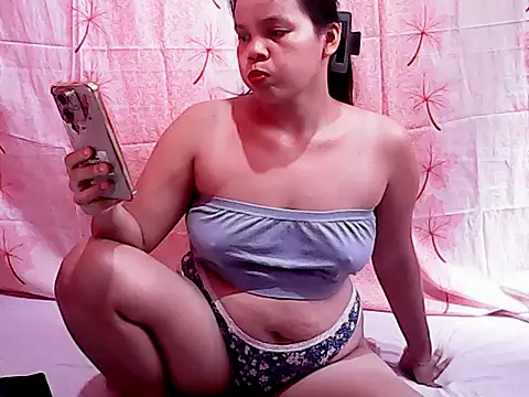 Snapshot of Sexylyka30 chatting on June 26, 2:38 am Sexylyka30 online show from June 26, 2:38 am