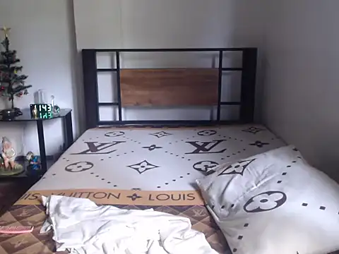 Prettysweetmum online show from February 4, 3:45 am