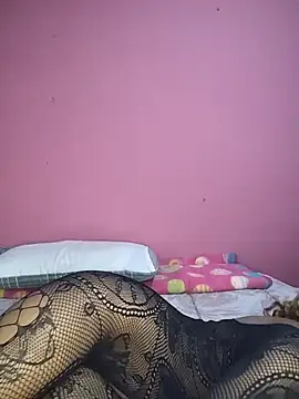 Snapshot of BrownRoxxane6 chatting on November 27, 6:15 am BrownRoxxane6 online show from November 27, 6:15 am