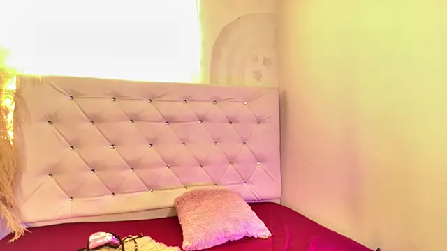 Snapshot of tatixxxvega chatting on February 19, 1:29 pm tatixxxvega online show from February 19, 1:29 pm