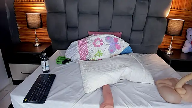 VanessaHard as online show from March 7, 3:25 am