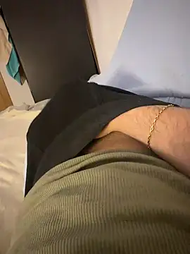 Snapshot of yesirrrr111 chatting on March 18, 4:10 pm yesirrrr111 online show from March 18, 4:10 pm