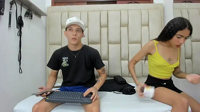 Snapshot of ZafiroAndFlynn chatting on February 1, 2:32 am ZafiroAndFlynn online show from February 1, 2:32 am