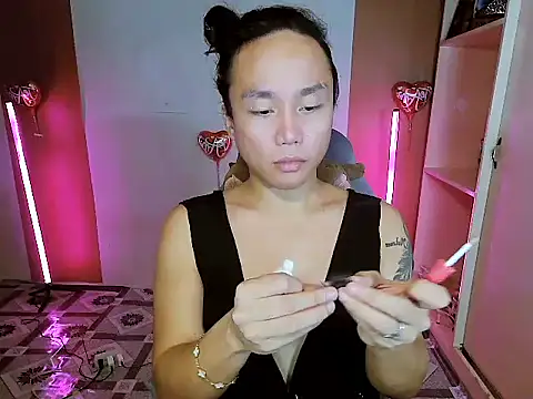 Snapshot of YourNikkieXxx chatting on February 6, 10:24 pm YourNikkieXxx online show from February 6, 10:24 pm