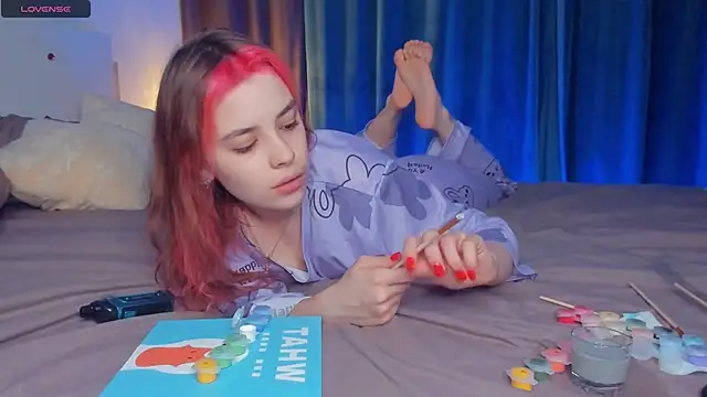 VedaSchulz online show from December 5, 6:48 pm