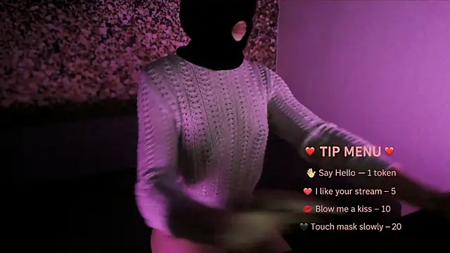 Snapshot of MaskedSeductress chatting on October 5, 7:56 pm MaskedSeductress online show from October 5, 7:56 pm