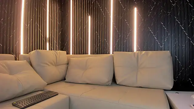 VioletRose as online show from April 4, 11:46 pm