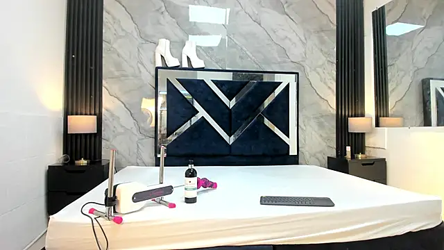 Snapshot of VioletRose_as chatting on April 30, 7:53 pm VioletRose as online show from April 30, 7:53 pm