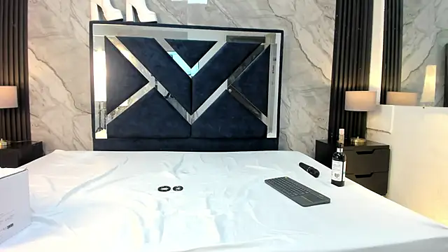 Snapshot of VioletRose_as chatting on April 30, 8:57 pm VioletRose as online show from April 30, 8:57 pm