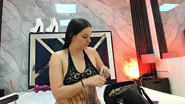 Snapshot of VioletRose_as chatting on May 10, 10:37 pm VioletRose as online show from May 10, 10:37 pm