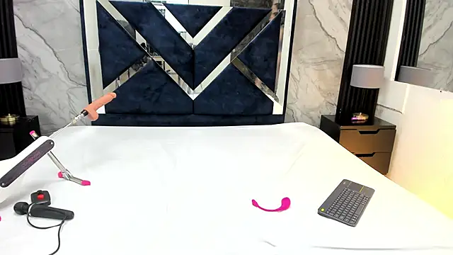 Snapshot of VioletRose_as chatting on May 16, 8:07 pm VioletRose as online show from May 16, 8:07 pm