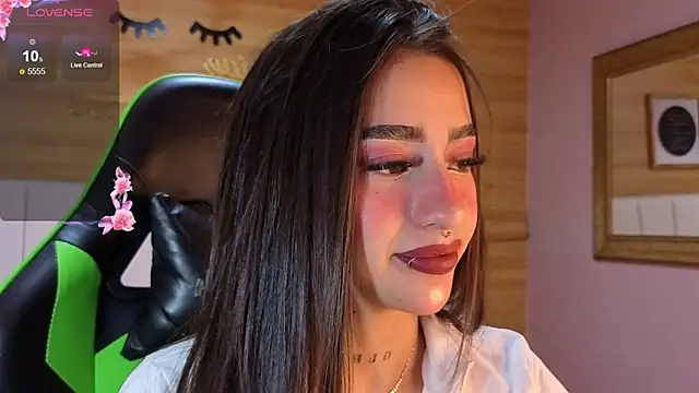 Abril Velvet a  online show from November 23, 1:33 pm