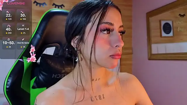 Abril Velvet a  online show from December 14, 12:32 pm