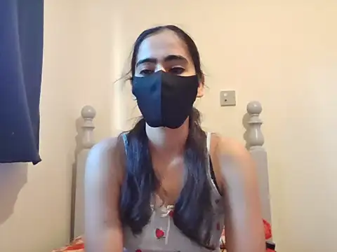 BobtailFormal online show from December 3, 8:56 am