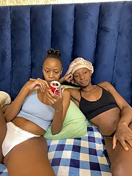 LonelyQueenxx25 online show from March 11, 7:31 pm