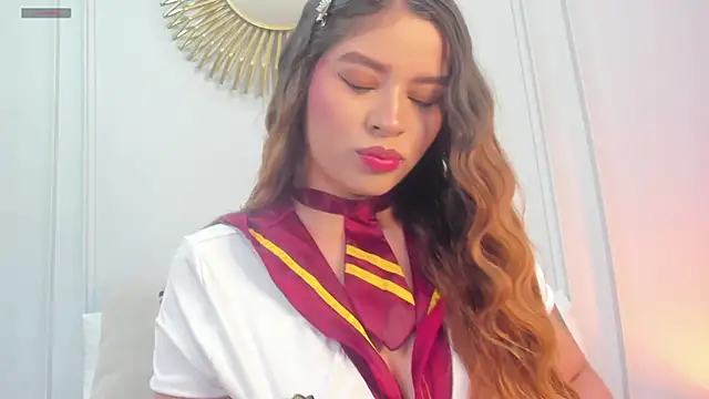 Snapshot of CharlotteBrownn_ chatting on June 17, 2:25 am CharlotteBrownn online show from June 17, 2:25 am