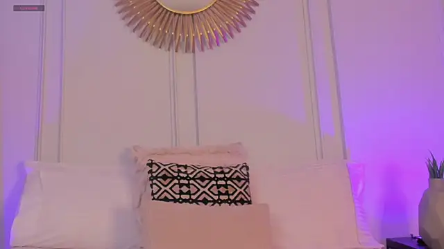 Snapshot of CharlotteBrownn_ chatting on July 1, 12:23 am CharlotteBrownn online show from July 1, 12:23 am