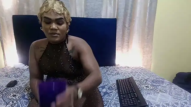 Snapshot of KinkyTrans23 chatting on September 16, 11:55 am KinkyTrans23 online show from September 16, 11:55 am