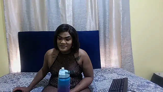 Snapshot of KinkyTrans23 chatting on September 19, 9:32 am KinkyTrans23 online show from September 19, 9:32 am