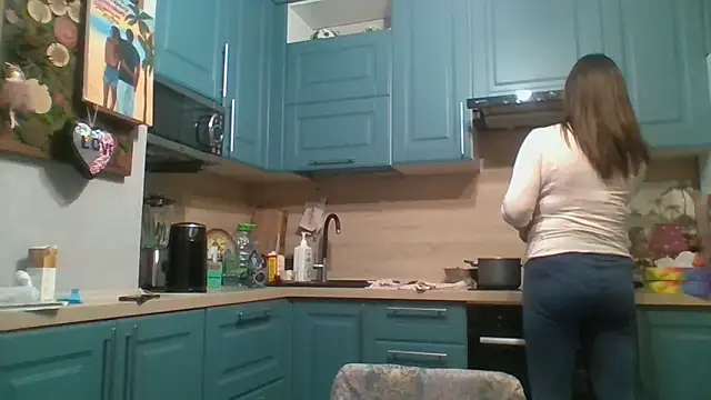 ALICAINWONDERLAND online show from November 4, 5:23 pm