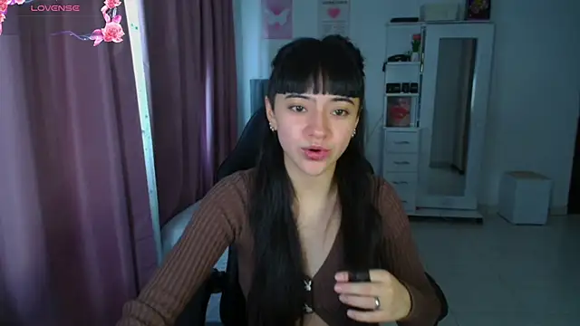 Snapshot of violetta_blackk chatting on July 13, 2:20 pm violetta blackk online show from July 13, 2:20 pm