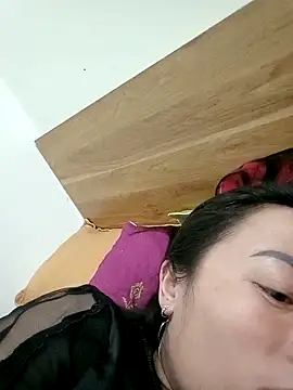 Snapshot of CoMay003 chatting on February 8, 10:18 am CoMay003 online show from February 8, 10:18 am