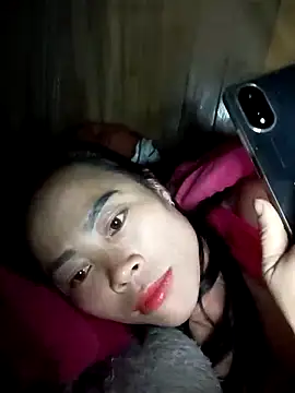 Snapshot of CoMay003 chatting on February 11, 5:12 am CoMay003 online show from February 11, 5:12 am