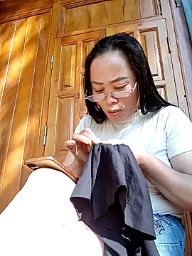 Snapshot of CoMay003 chatting on February 21, 8:26 am CoMay003 online show from February 21, 8:26 am