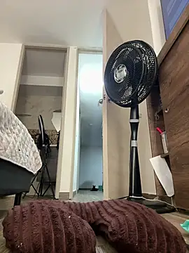 samiacooper25 online show from May 19, 8:53 am