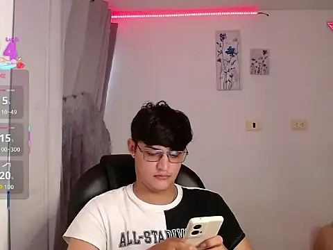 yesitwink  online show from March 16, 11:09 pm