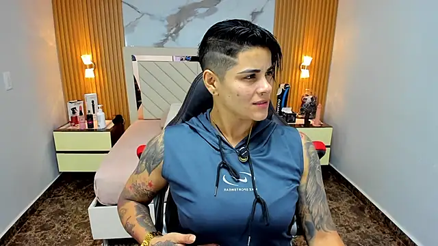 KAROLLJONES1 online show from January 16, 8:02 pm